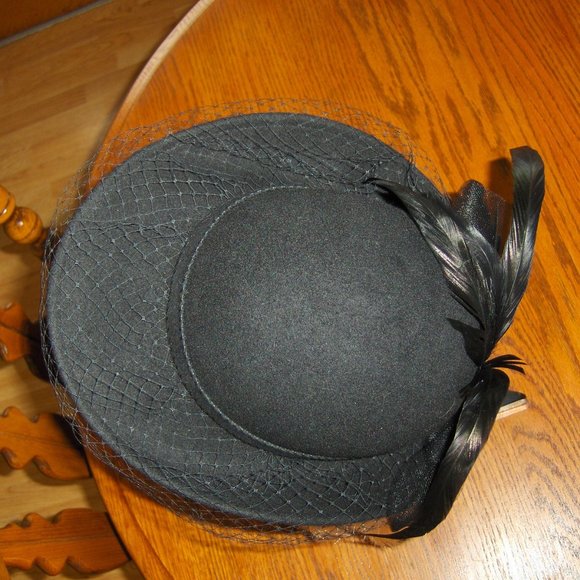 Lancaster Women's Black Hat with Feathers and Netted Felted Wool - Picture 6 of 15